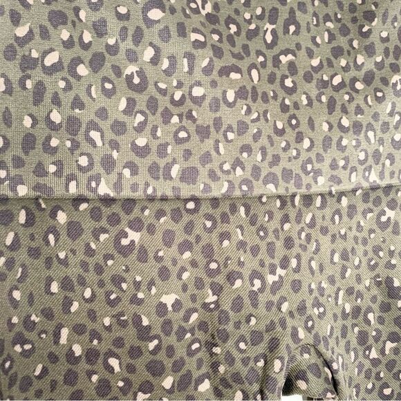 NWT SPANX Loom At Me Now Leggings Olive Leopard XL - Picture 9 of 9
